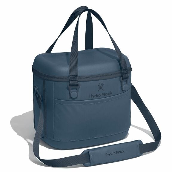 carryouttm-soft-cooler-15-l-t8 12pco384-carryout-cooler-15l-harbor-blue-angled_1.jpg