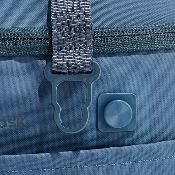 carryouttm-soft-cooler-15-l-t8 250815_hydro_cooler_details_14856_6.jpg