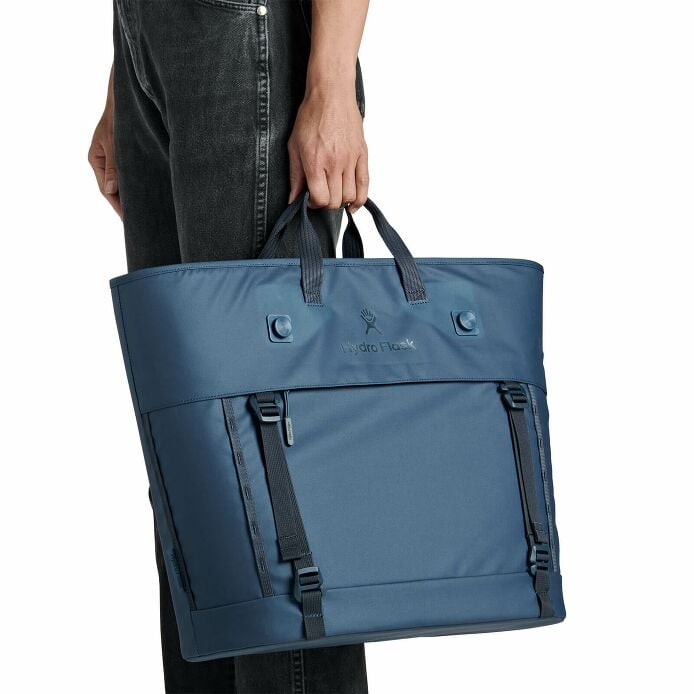 carryouttm-soft-cooler-tote-30-l-o9 250815_hydro_s26_hb_14619_2.jpg