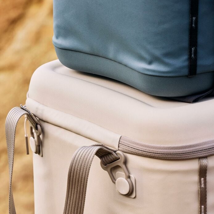 carryouttm-soft-cooler-15-l-t8 hf_carryout_bouwer_d1_l1_torrey_pines_still_life_0381_6.jpg