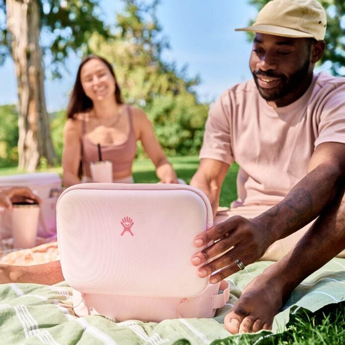 5-l-carry-outtm-lunch-box-j0 hf_s24_trillium_45_1.jpg