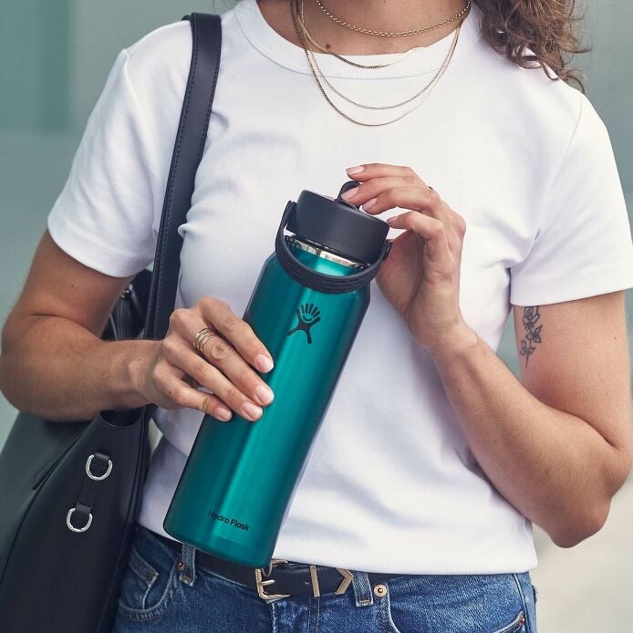 32-oz-lightweight-flex-straw-bottle-m4 hf_s26_lightweight_mcinnis_5167_2_3.jpg