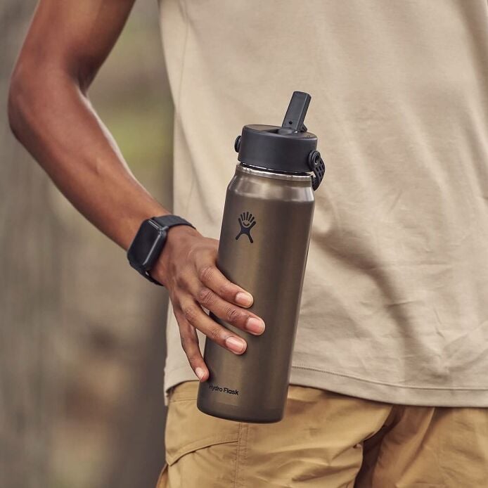 32-oz-lightweight-flex-straw-bottle-m4 hf_s26_lightweight_mcinnis_6345_2_3.jpg