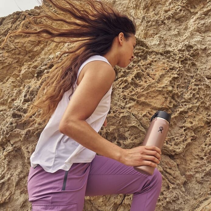 32-oz-lightweight-flex-straw-bottle-m4 hf_s26_lightweight_mcinnis_6946_1_3.jpg