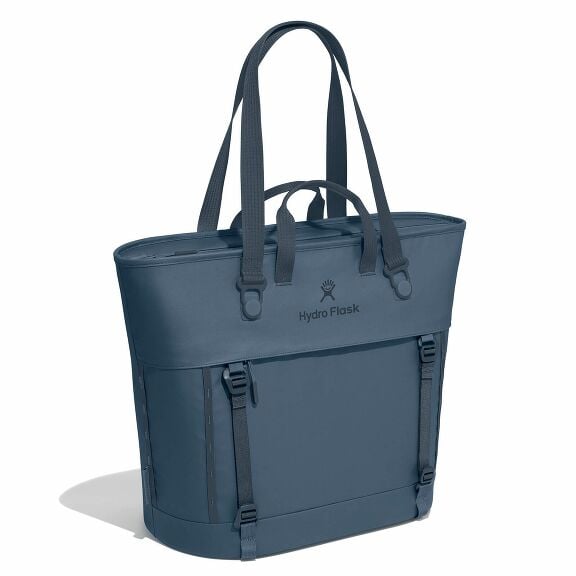 carryouttm-soft-cooler-tote-30-l-o9 maxiit384-carryout-tote-30l-harbor-blue-angled_1_1.jpg