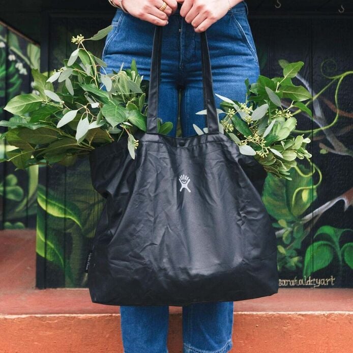 20-l-tag-along-tote-r1 s25_tagalongtote_post_3_1_1_1.jpg